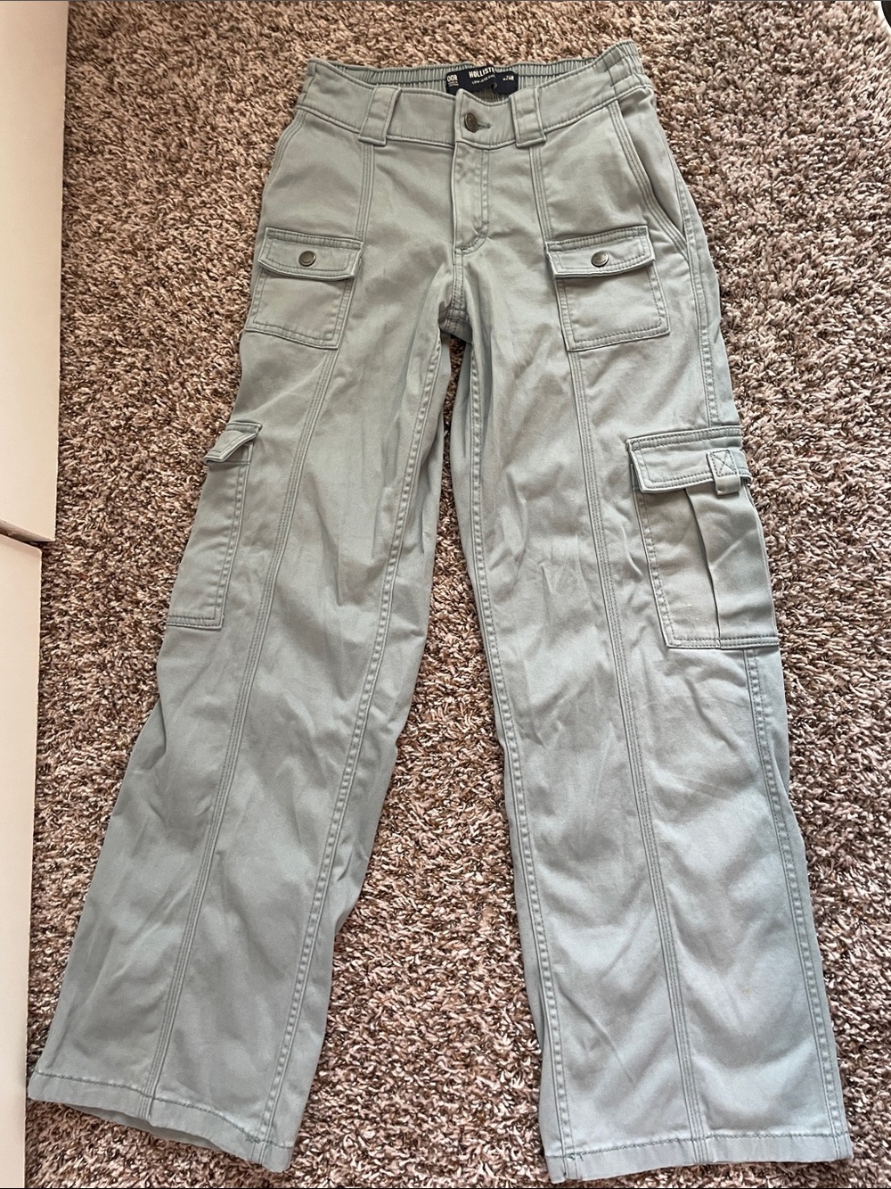 Hollister Low-Rise Baggy Cargo Pants in Light Sage